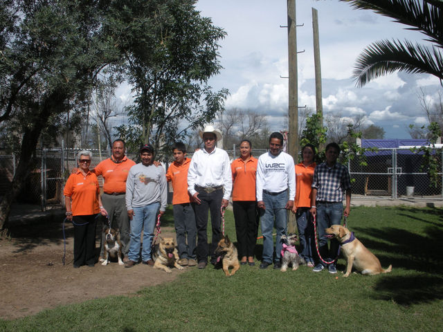 Los que si asistieron al festejo y entrega de diploma, faltaron Lic. Roberto Canales con Timy, y Lic. Juan Manuel con Golondrina.