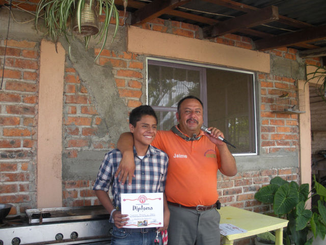 Este amigo es un Jr. pero no es sangrón, es Dante Jr. jejejejeje